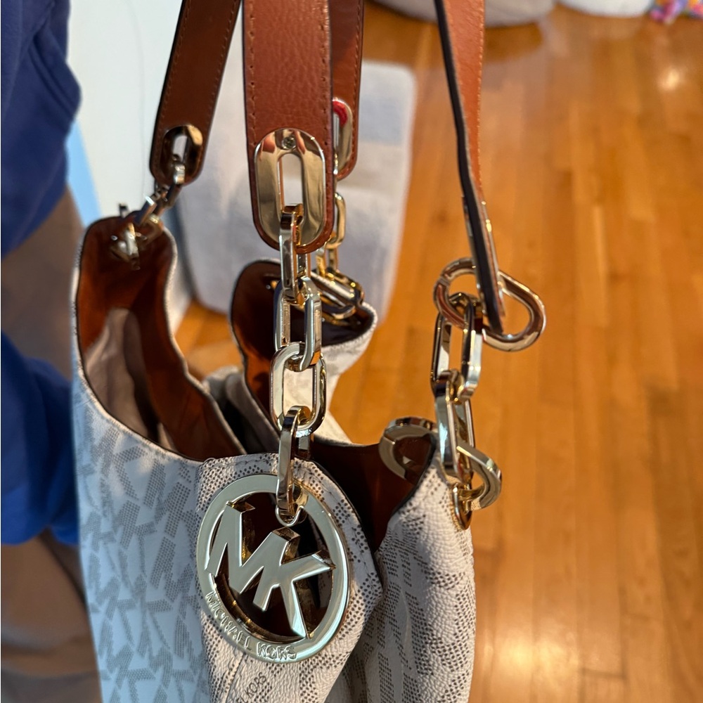 Michael Kors Cream and Tan Shoulder Bag - Picture 6 of 7